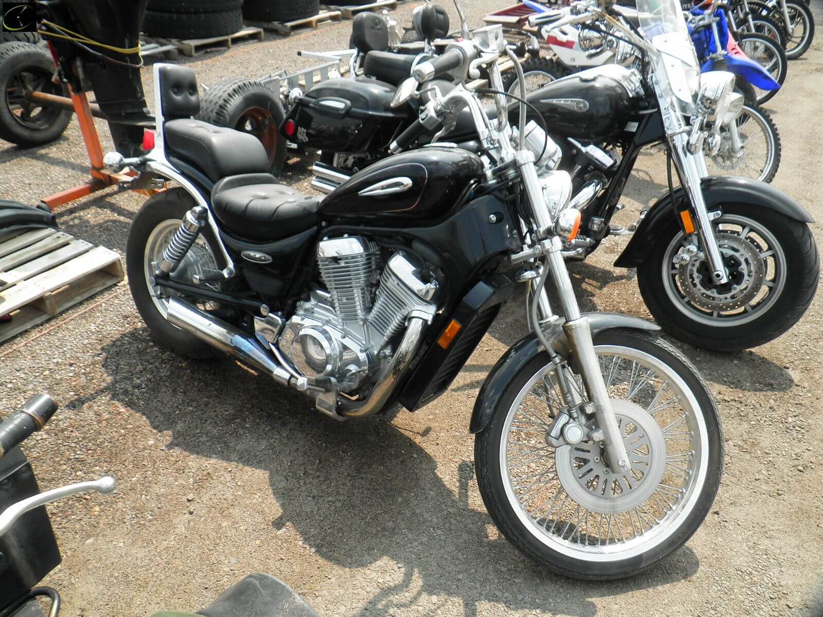 Suzuki Intruder 800 motorcycle main image
