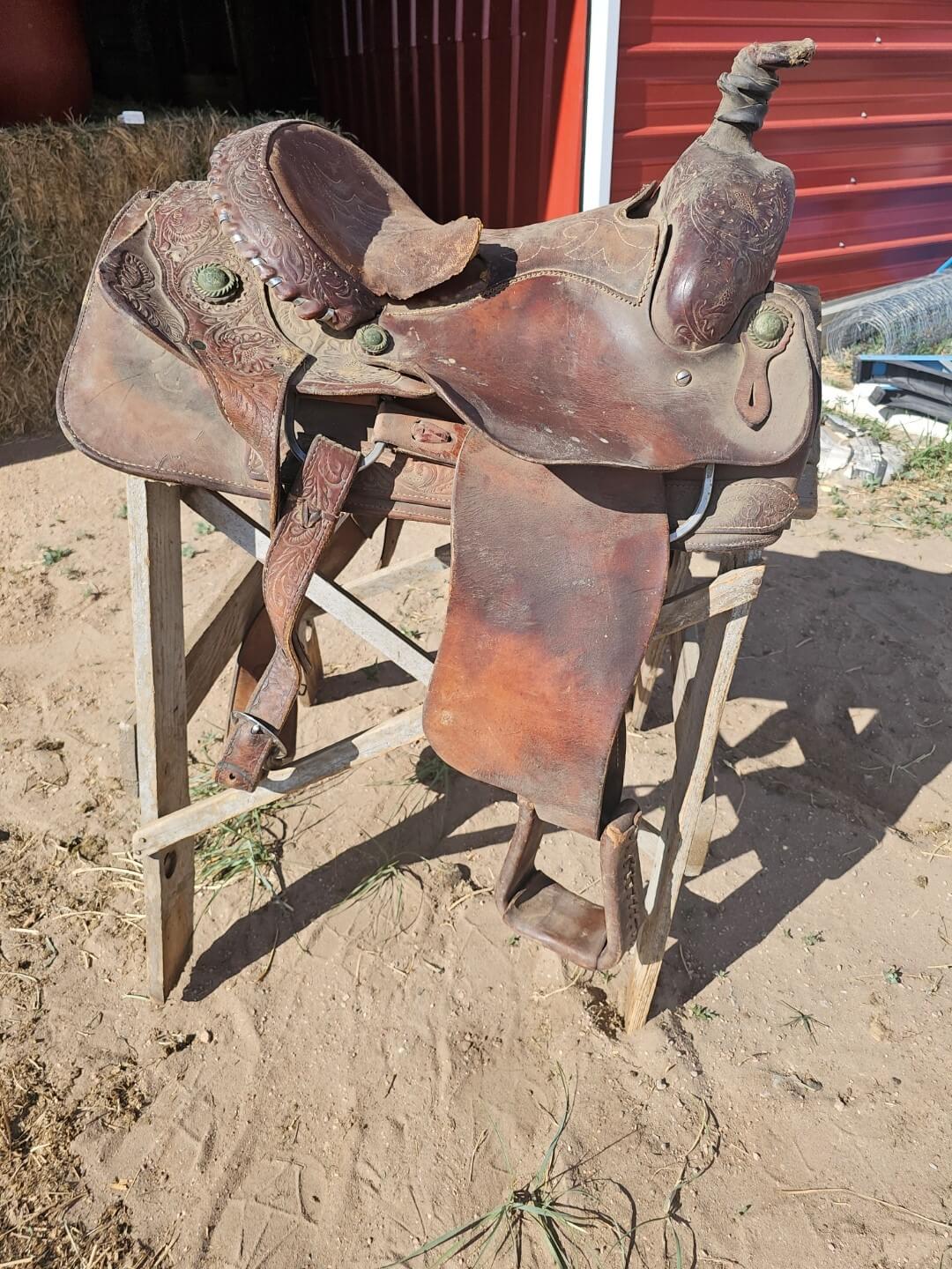 Bill Cook 15 inch roping saddle main image