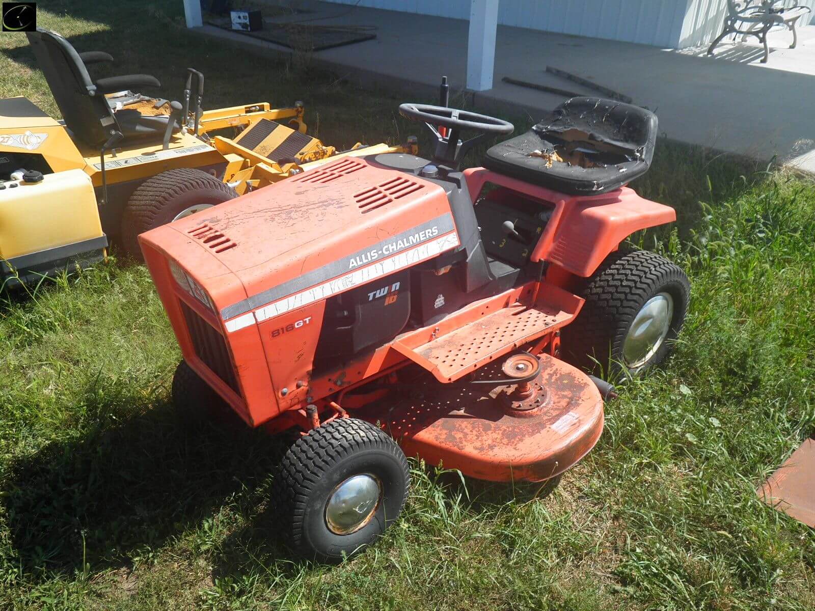 Allis Chalmers Twin 16 riding mower, non-runner-image