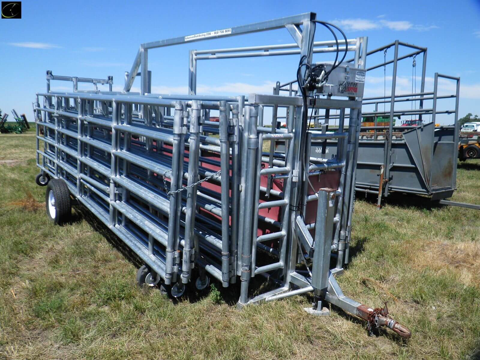 WW Express portable corral system, solar charged self-contained hydraulics-image