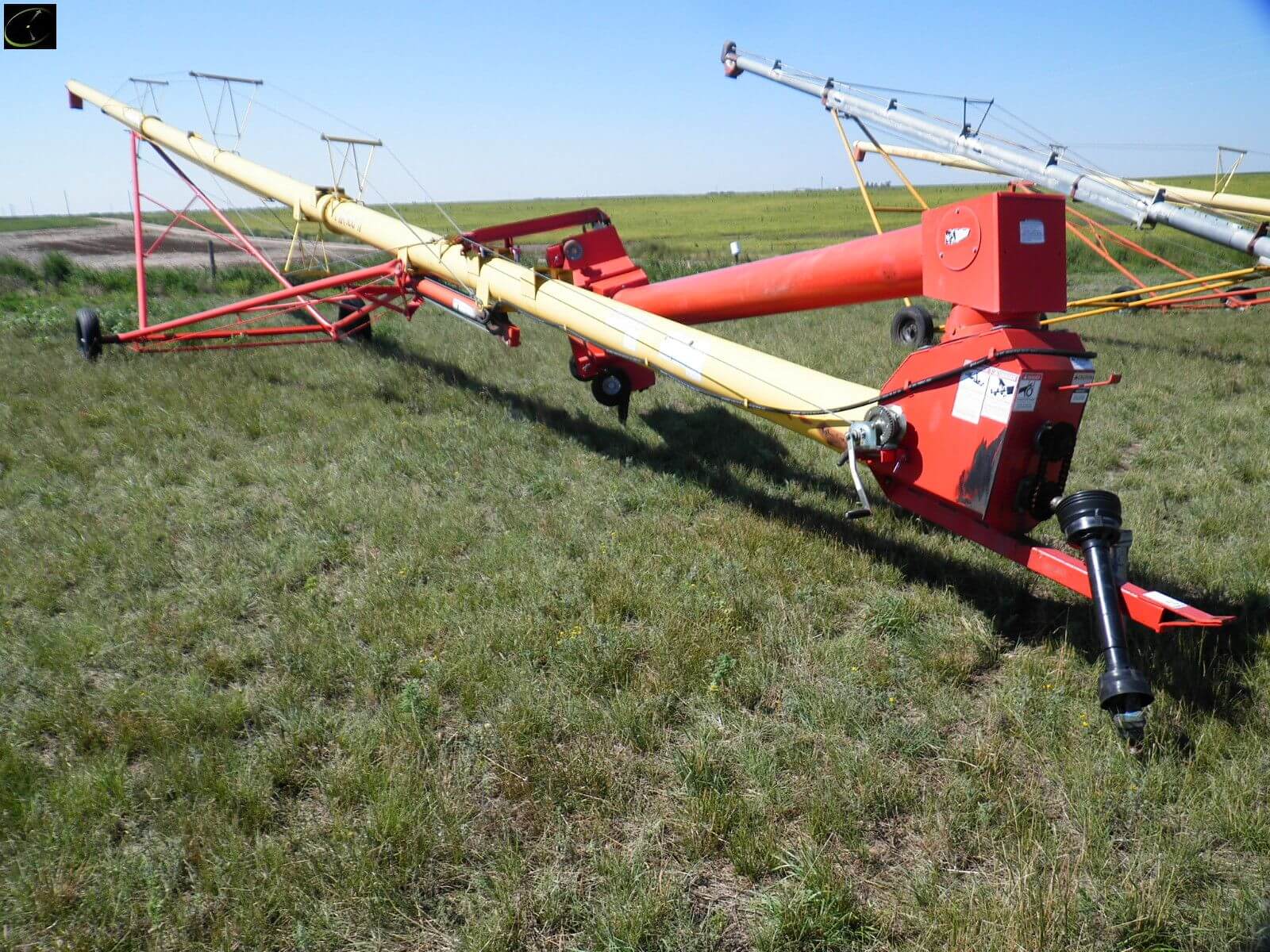 Westfield MK 100-71 pto auger with swing hopper-image