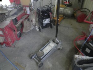 3T floor jack-image