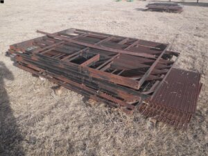 farrowing crate floor frames and wire mesh flooring-image
