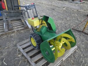 John Deere 826 snow blower-image